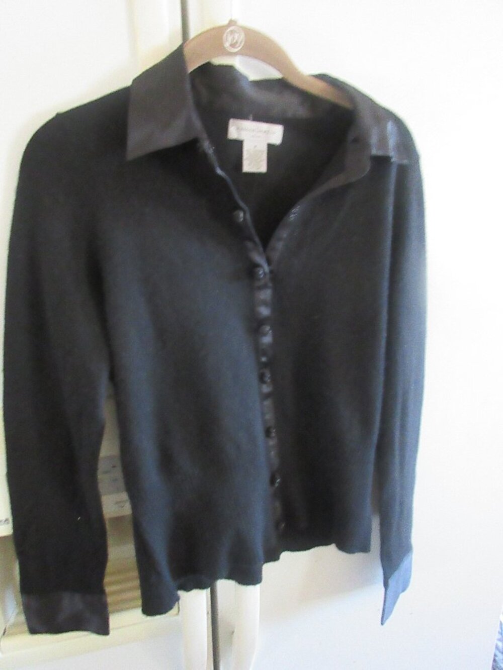 Sutton Studio Black Button 100%  Cashmere vintage crop   Cardigan